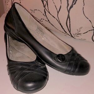 White Mountain brand black flats crisscross design with pillow soft footbed